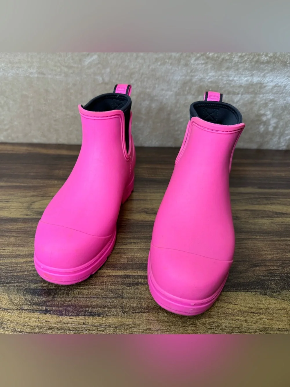 UGG Droplet Rain Boots Women’s 7 Taffy Pink Waterproof Chelsea Boot Wool Lining